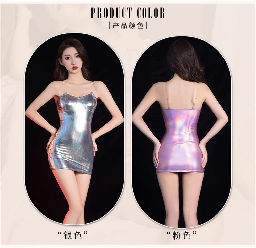 Mini-robe moulante chic et brillante
Mini-robe moulante chic sans bretelles